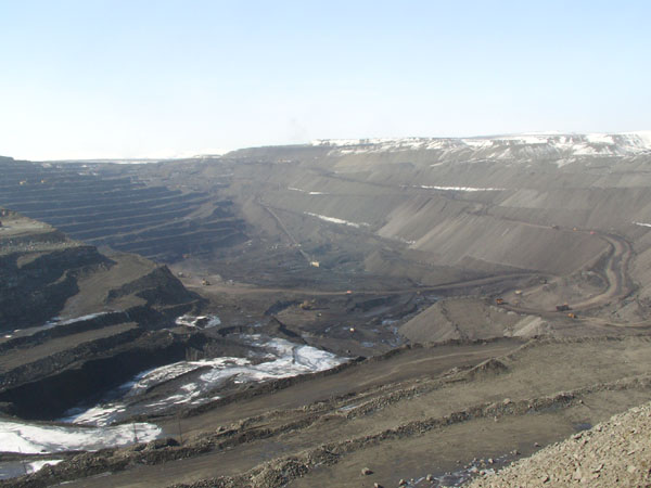 opencast Neryungrinsky - Photo